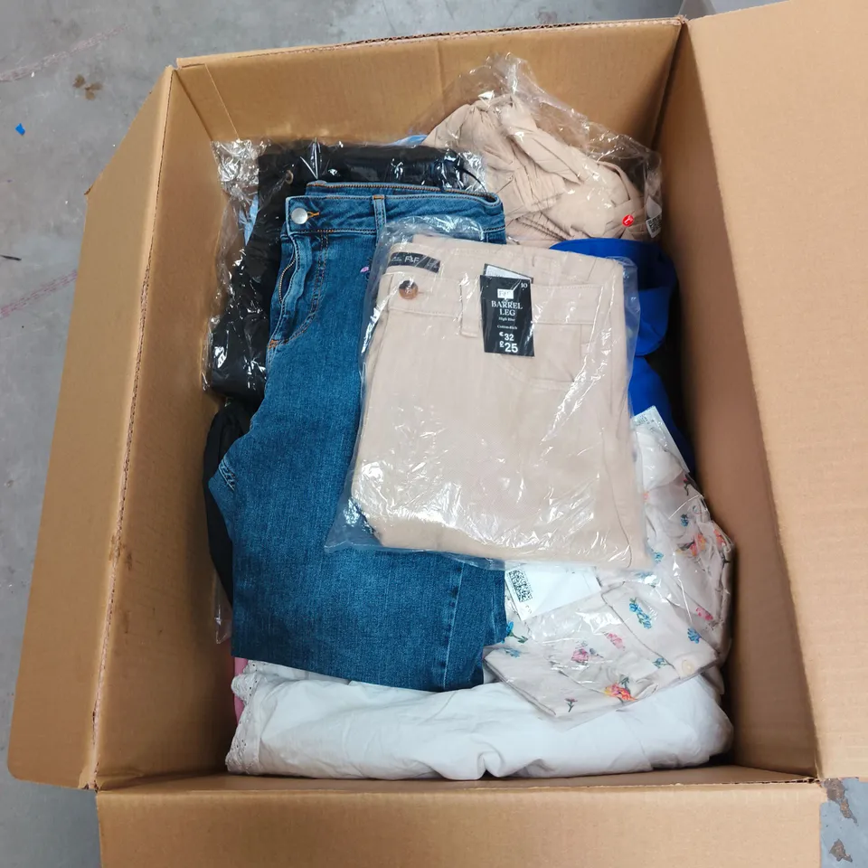 BOX OF APPROXIMATELY 25 ASSORTED CLOTHING ITEMS TO INCLUDE F&F TROUSERS, DENIM BY TU JEANS, TABIO SOCKS ETC