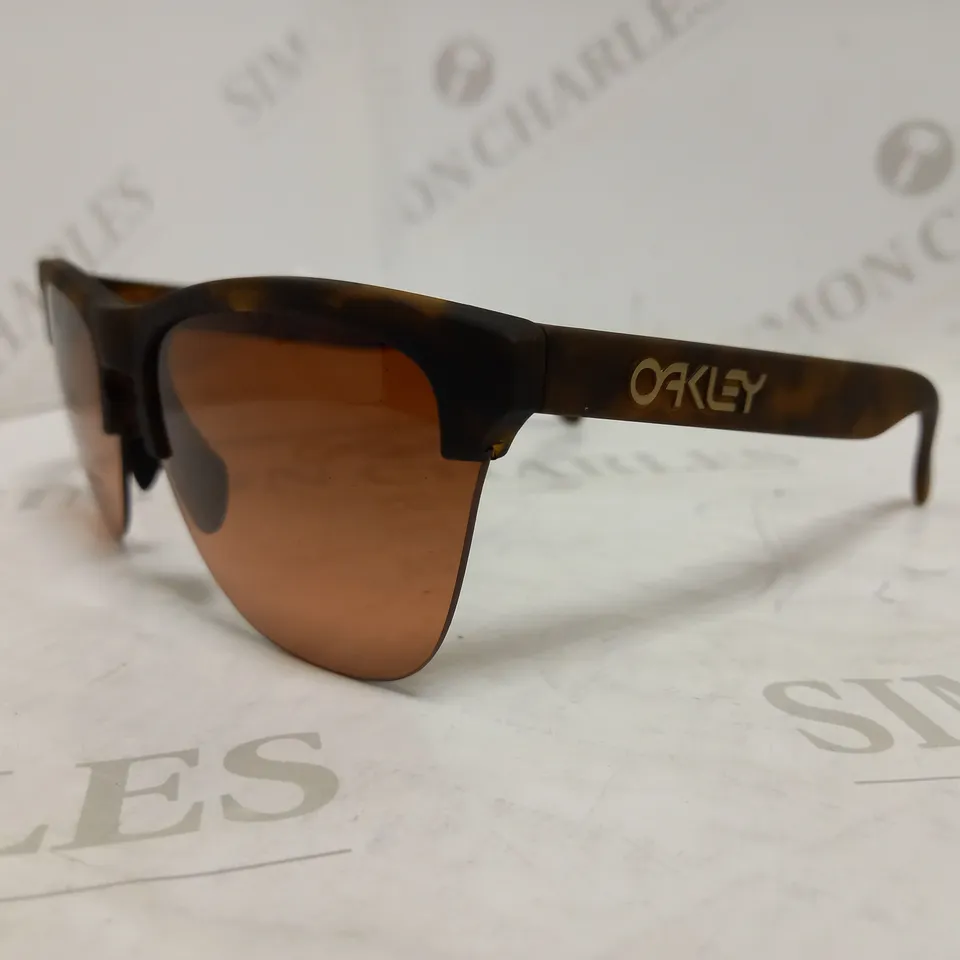 OAKLEY FROGSKINS LITE TORTOISESHELL SUNGLASSES RRP £111
