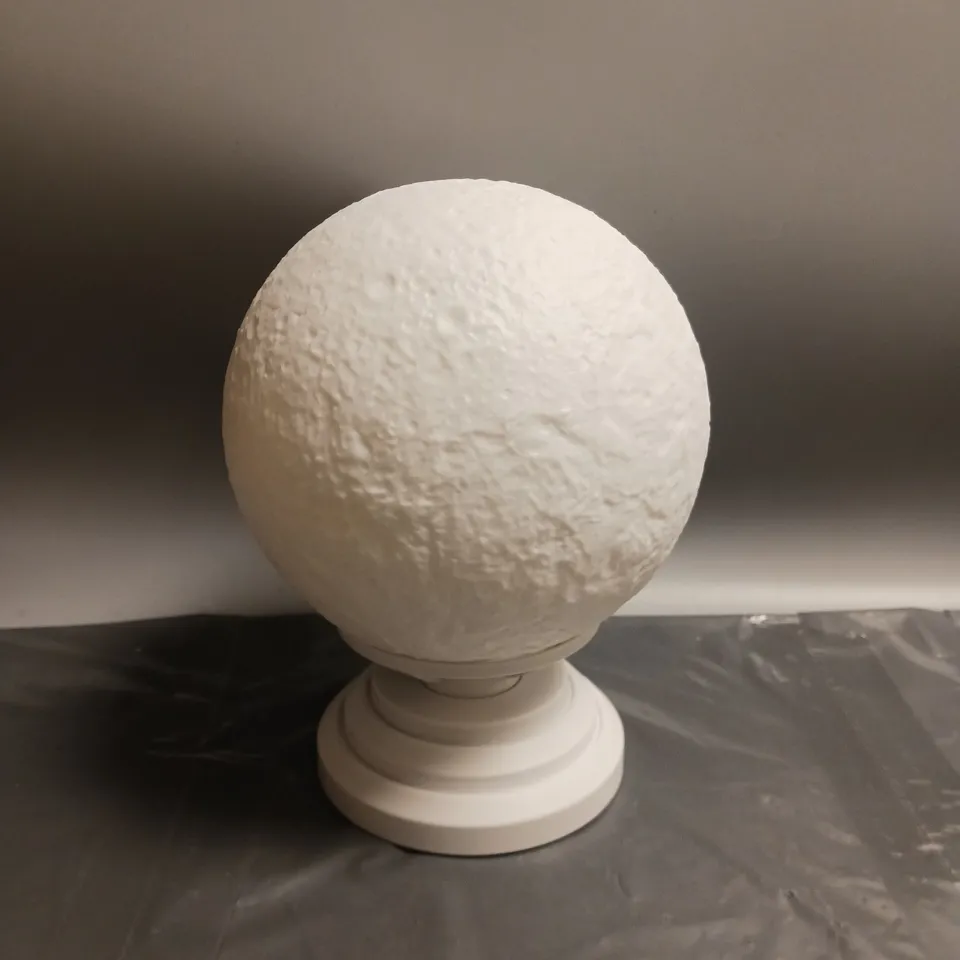 SMART VERSION MOON LAMP 7 COLOURS COMES WITH REMOTE CONTROL