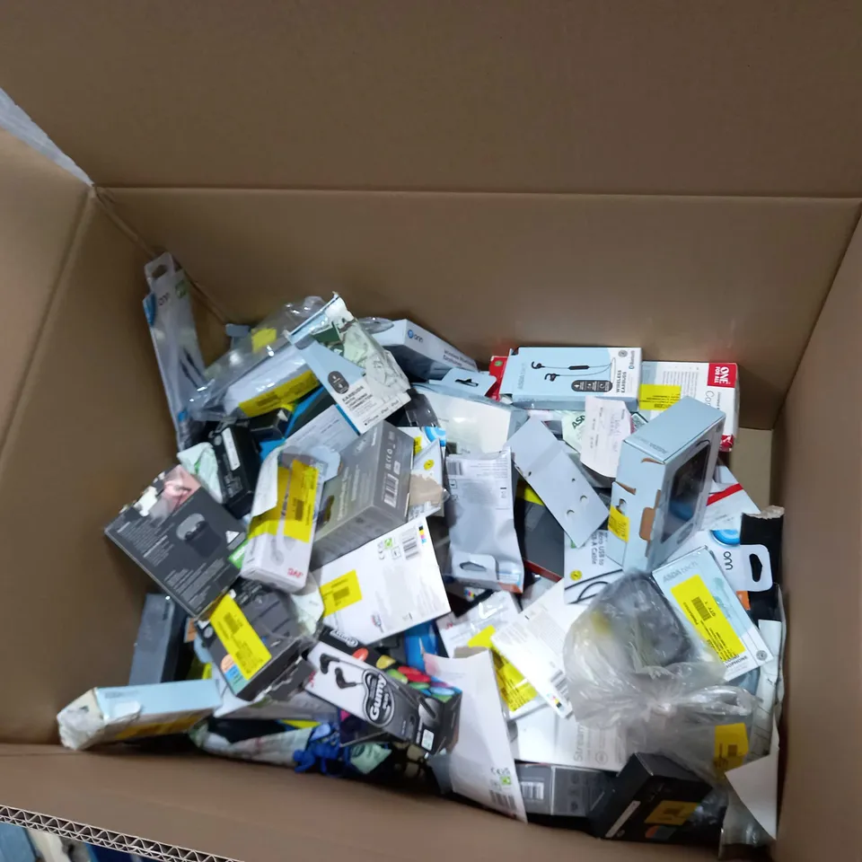 BOX OF APPROXIMATELY 25 ASSORTED ITEMS TO INCLUDE A BIG BUTTON LANDLINE PHONE, A FM ALARM CLOCK, A POWERBANK AND A USB WEBCAM