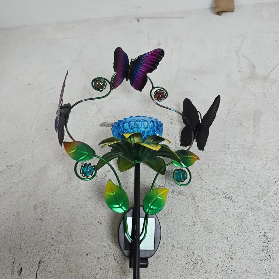 GARDEN STAKE LIGHT WITH BLUE FLOWER AND BUTTERFLY ACCENTS