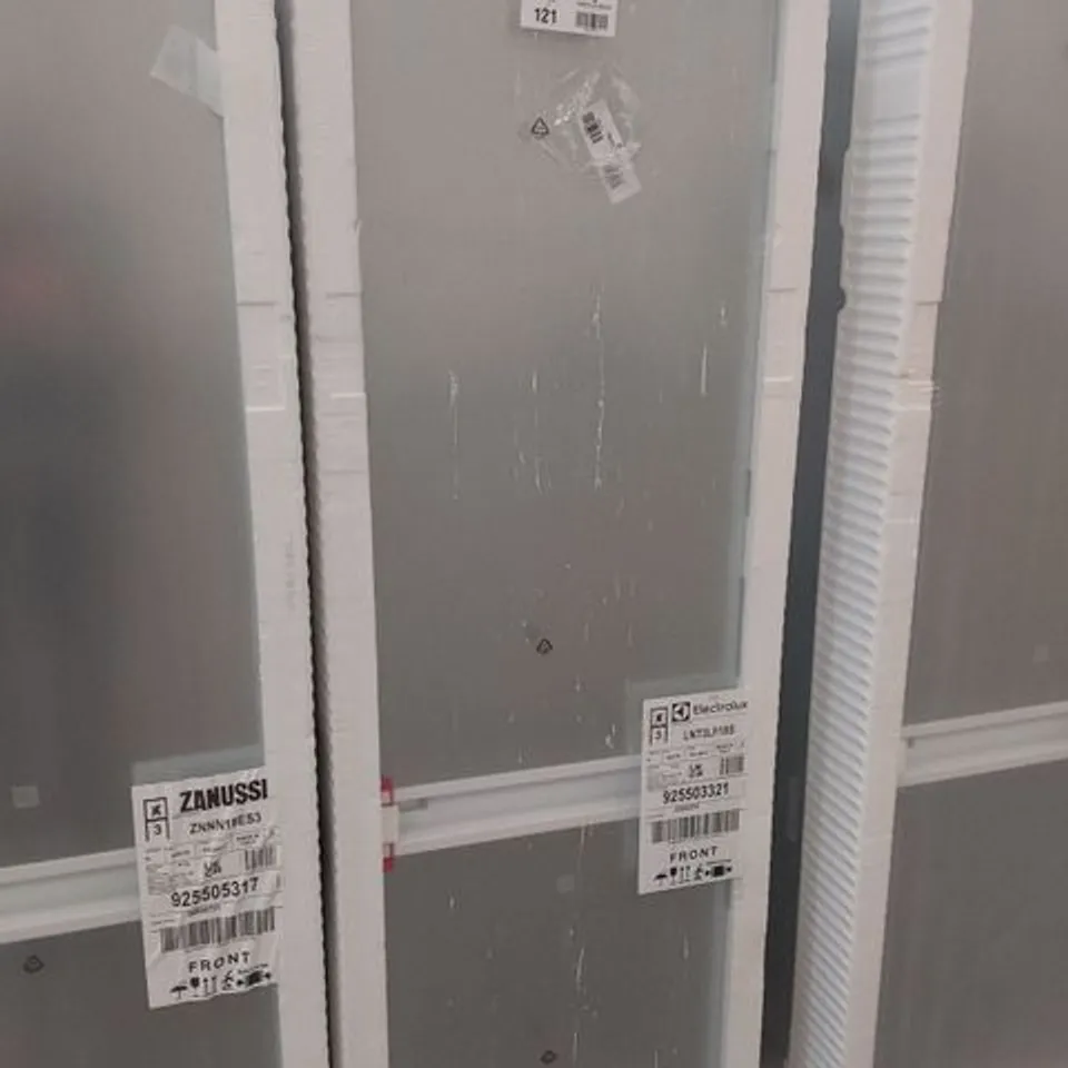 ELECTROLUX SERIES 60 INTEGRATED FRIDGE FREEZER WHITE MODEL LNT3LF18S RRP £675