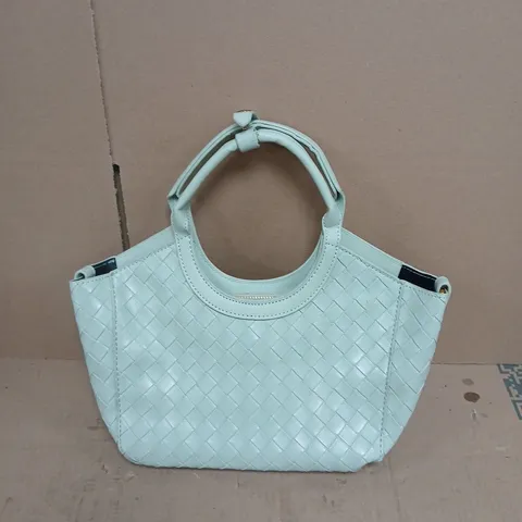 APPROX 10 LIGHT BLUE WOVEN HANDBAG