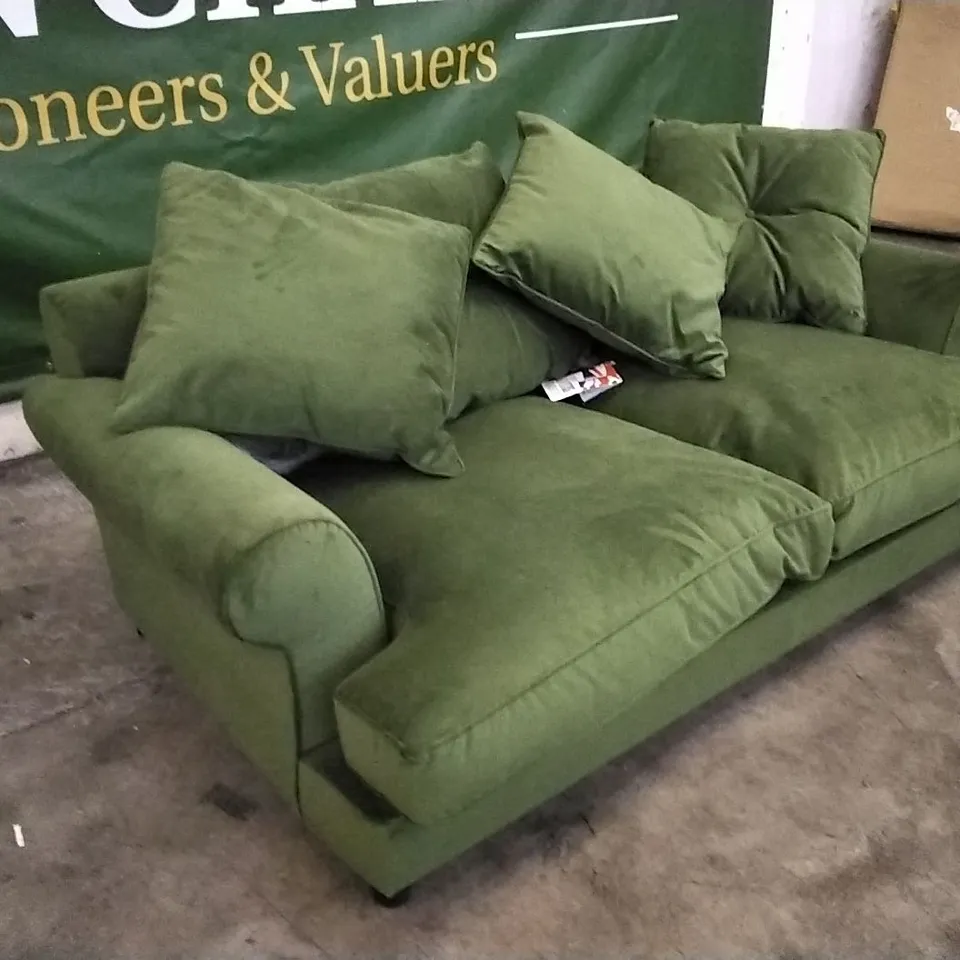 QUALITY BRITISH DESIGNER LOUNGE CO BRONWYN 3 SEATER SOFA WOODLAND MOSS VELVET WITH SCATTERBACK CUSHIONS