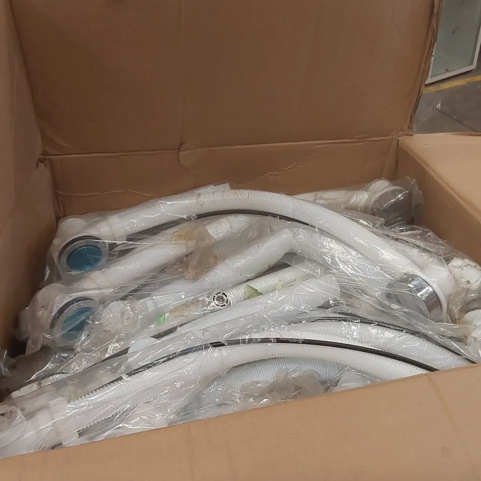 PALLET CONTAINING A LARGE QUANTITY OF ASSORTED BATHROOM PARTS INCLUDING: PIPING, SPA BATH PUMPS ECT