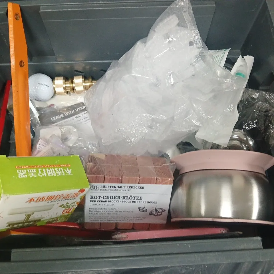 APPROXIMATELY 20 ASSORTED HOUSEHOLD PRODUCTS TO INCLUDE DESK FAN, DOGGY WASTE BAGS AND WHITE SHOE CLEANER
