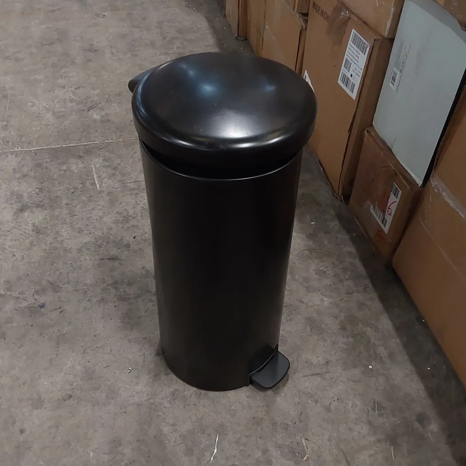 BAGGED BRABANTIA NEWICON 30-LITRE PEDAL BIN IN BLACK - PARTS ONLY