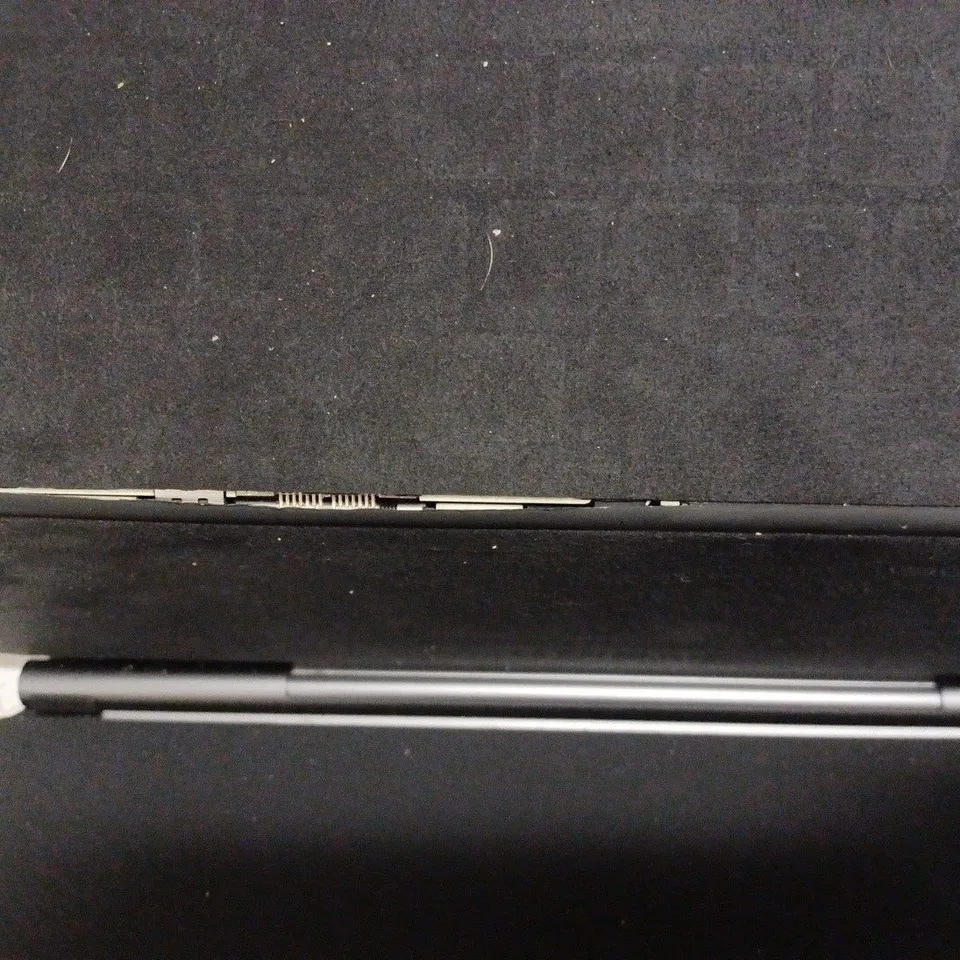 APPLE A1998 SMART KEYBOARD - BLACK