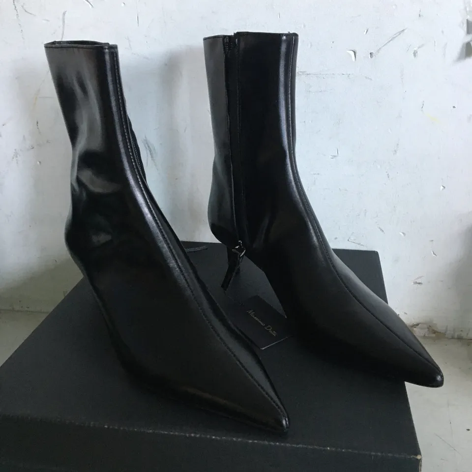 BOXED PAIR OF SIZE 38 MASSIMO DUTTI BLACK HIGH HEELS