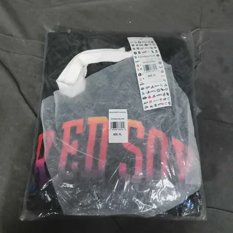 BAGGED RED FOX FEVER PITCH ARCH HOODIE IN BLACK - XL