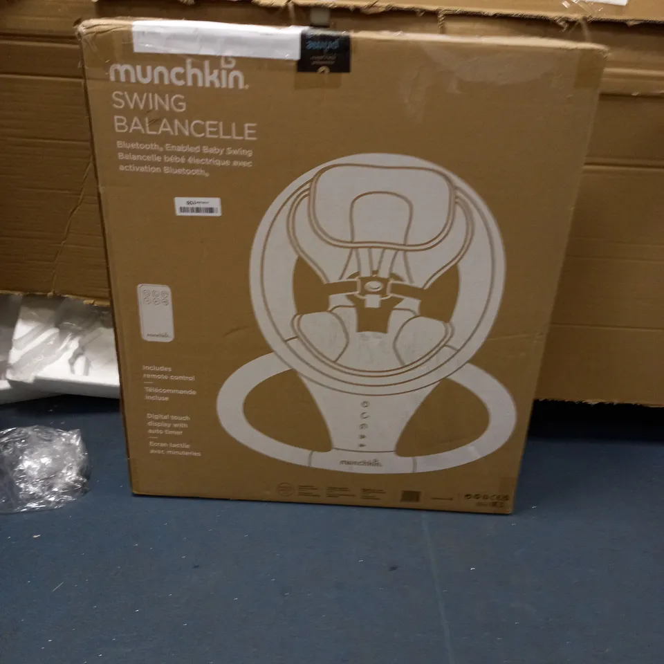 MUNCHKIN BABY SWING