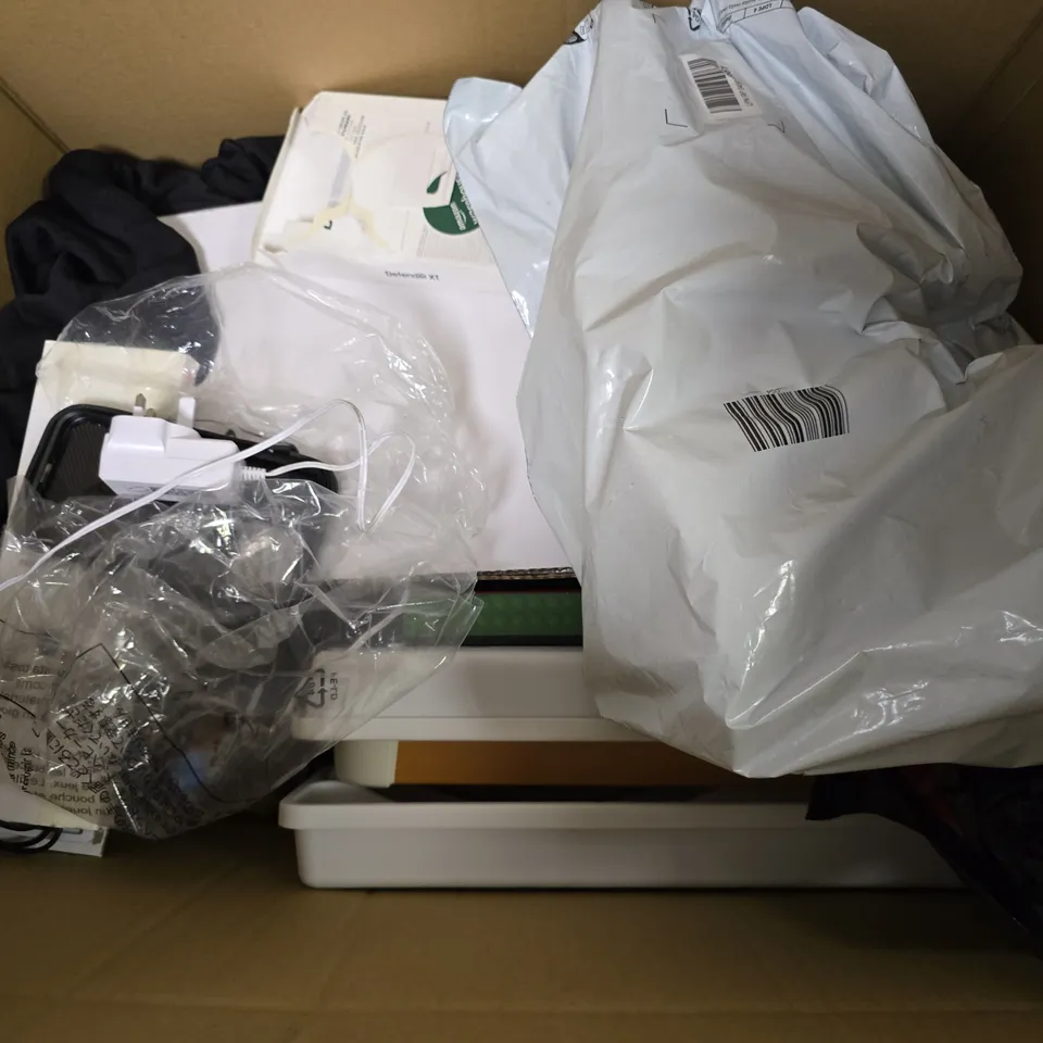 BOX OF APPROXIAMTELY 10 ASSORTED ITEMS TO INCLUDE - IPHONE 16 PRO MAX , SPAGEN GALAXY Z FOLD 6 , BALL ICE CUBES ETC
