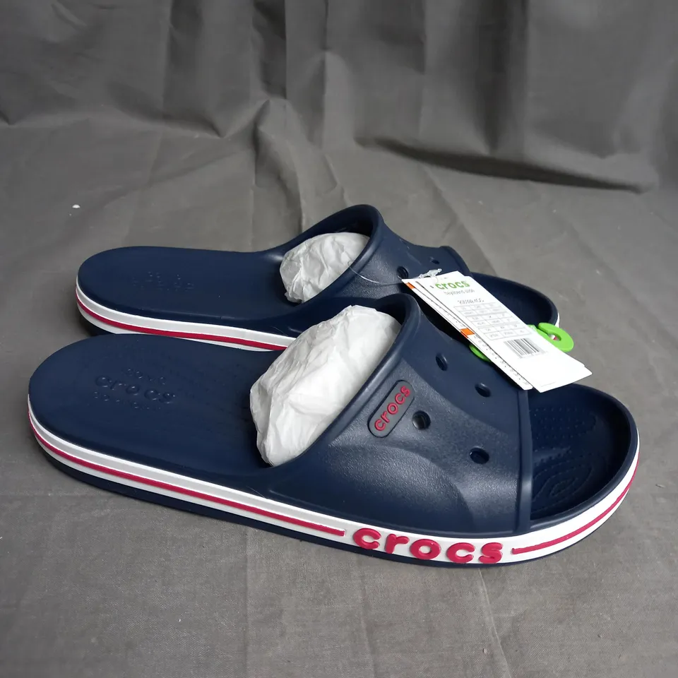 PAIR OF UNISEX CROCS BAYABAND SLIDE SIZE M8/W9