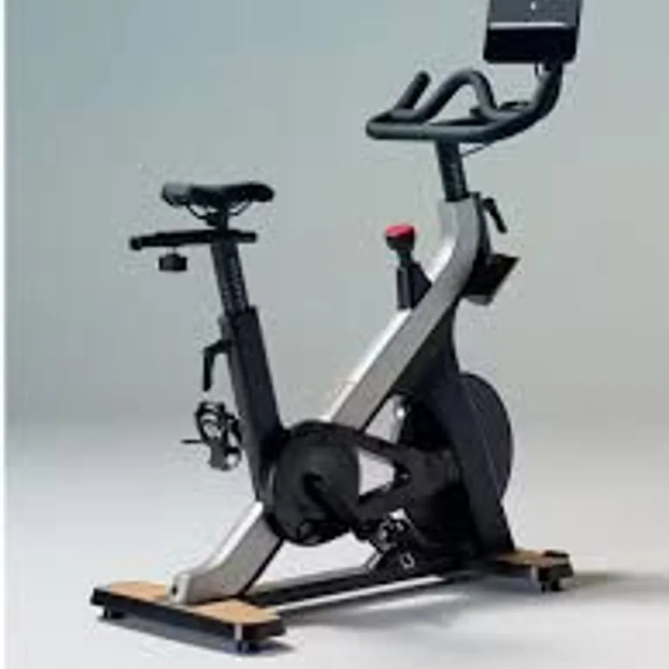 BOXED DECATHLON TRAINING EXERCISE BIKE 900 UK/HK RRP £599.99