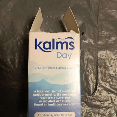 BOX OF APPROXIMATELY 20 ASSORTED ITEMS TO INCLUDE:KALMS PILLS AND NICORETTE