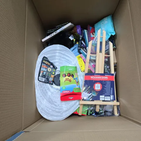BOX OF APPROXIMATELY 20 ASSORTED ITEMS INCLUDING WOODEN EASEL , THE CLASSICS LIP BALM AND INVISI BOBBLE ADJUSTABLE HEADBAND 