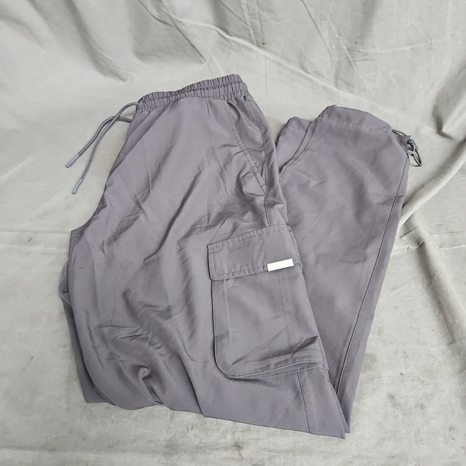 CLOSURE LONDON POCKET TRACK PANTS IN DARK GREY SIZE L