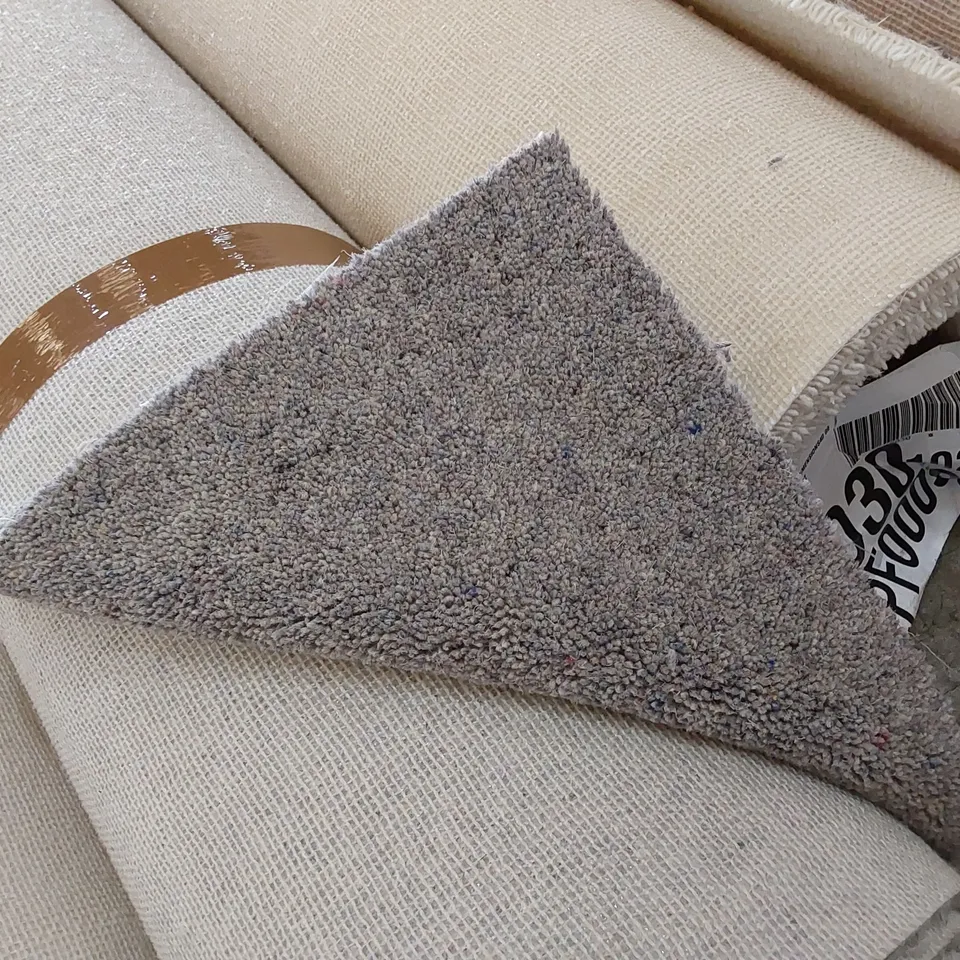 ROLL OF QUALITY DENIM DIM HEATHERS CARPET // SIZE: APPROX. 5 X 2.55m
