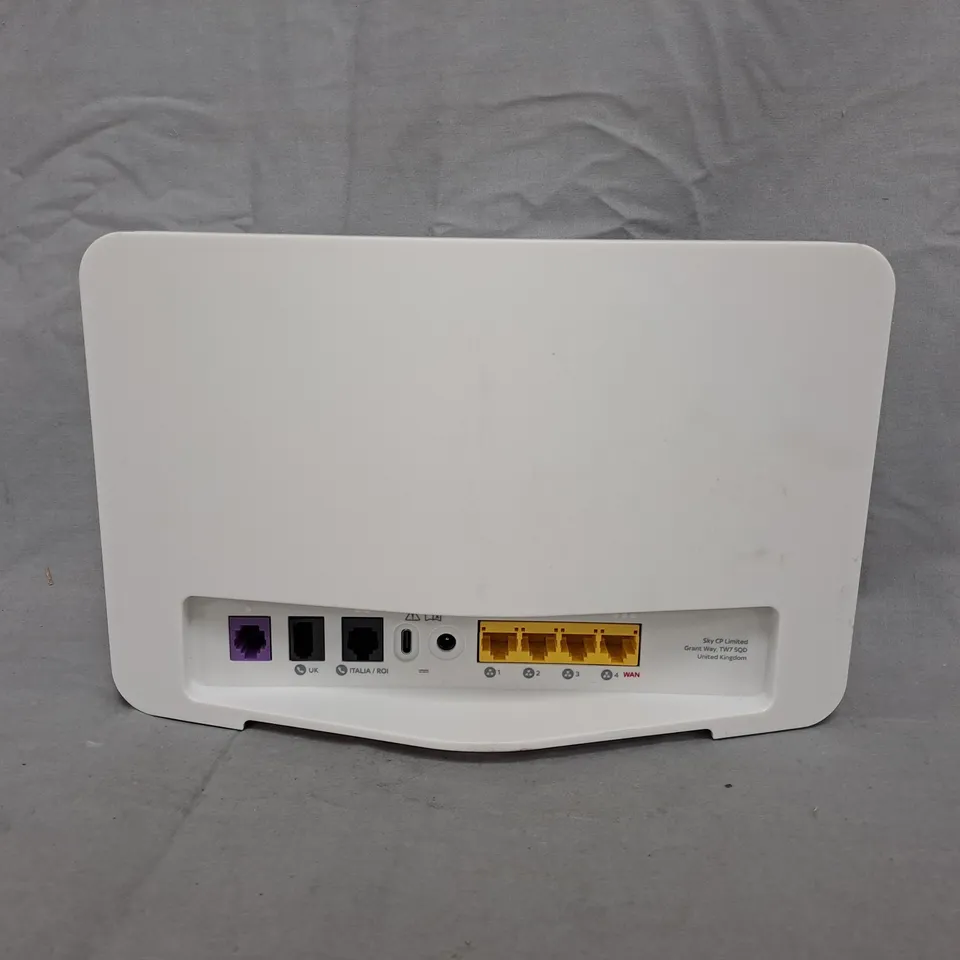SKY SR213-02 UK WHITE WIFI ROUTER