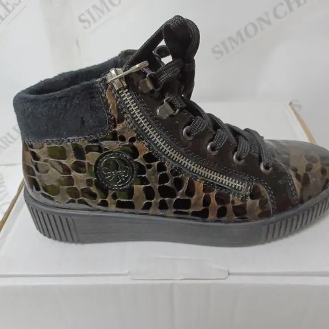 PAIR OF RIEKER TRAINER BOOTS SIDE ZIP BLACK/MULTI SIZE 4
