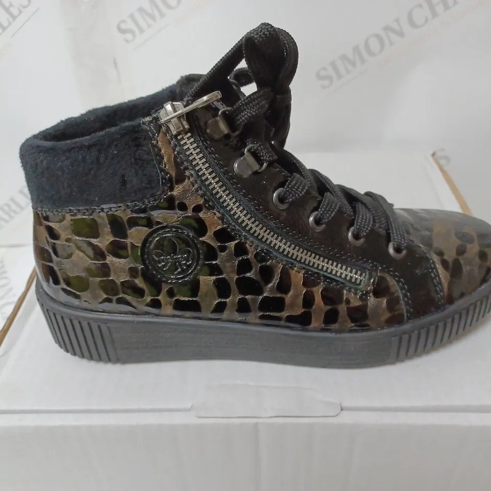 PAIR OF RIEKER TRAINER BOOTS SIDE ZIP BLACK/MULTI SIZE 4