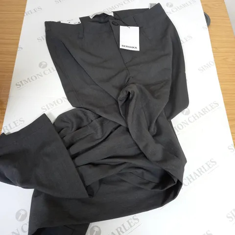 BERSHKA WIDE LEG IN GREY - 42 SIZE