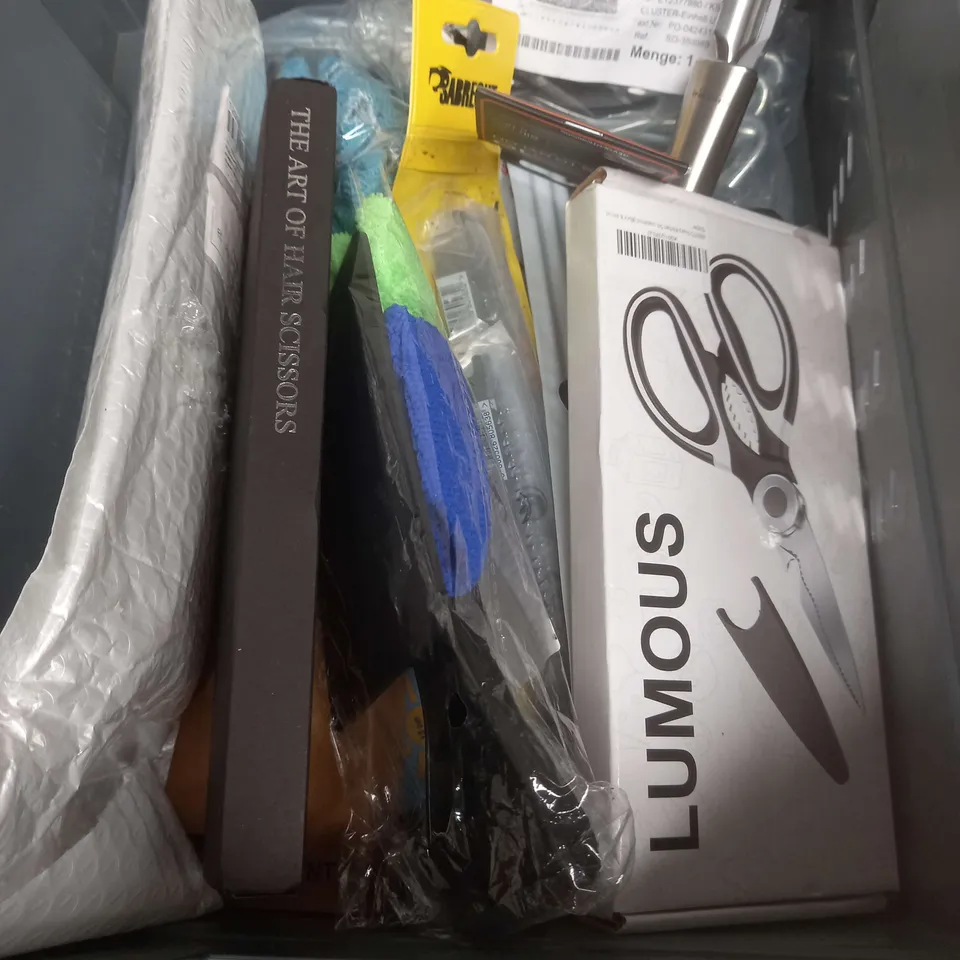 BOX OF APPROXIMATELY 20 HOUSEHOLD ITEMS TO INCLUDE - LUMOUS KITCHEN SCISSORS - NGT HOOKS TO NYLON ASSORTED SIZES - HORUSDY RECIPROCATING SAW BLADE SET - ETC - COLLECTION ONLY 