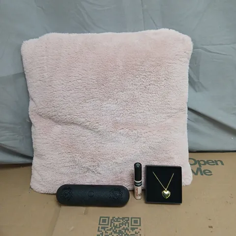 CAGE OF APPROXIMATELY 10 ASSORTED HOUSEHOLD ITEMS TO INCLUDE A PINK CUSHION, SPEAKER AND MAYBELLINE MAKE UP  COLLECTION ONLY