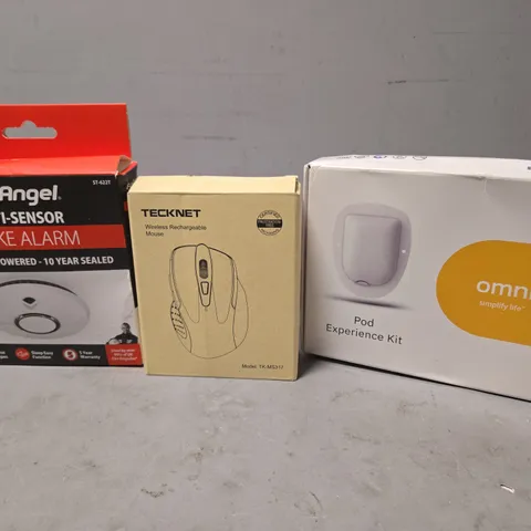 TOTE OF APPROXIMATELY 8 ASSORTED ITEMS TO INCLUDE - FIREANGLE SMOKE ALARM , POD EXPERIENCE KIT , TECKNET MOUSE ETC