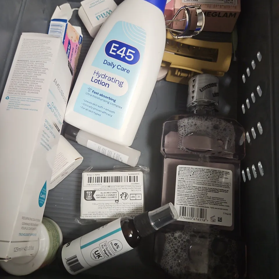 APPROXIMATEY 20 ASSORTED HEALTH AND BEAUTY PRODUCTS TO INCLUDE - PANTENE KERATIN PROTECT MASK - CERAVE MOISTURISING CREAM - UMBERTO GIANNINI CURL JELLY - ETC