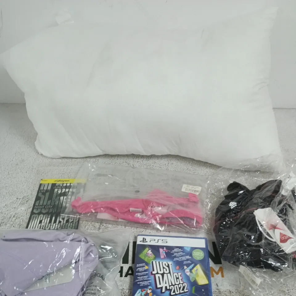 BOX OF APPROXIMATELY 30 ASSORTED ITEMS INCLUDING HAUTE PRESSION MENS SWIMWEAR, JUST DANCE 2022 FOR THE PS5 AND INWIKI LEGGINGS