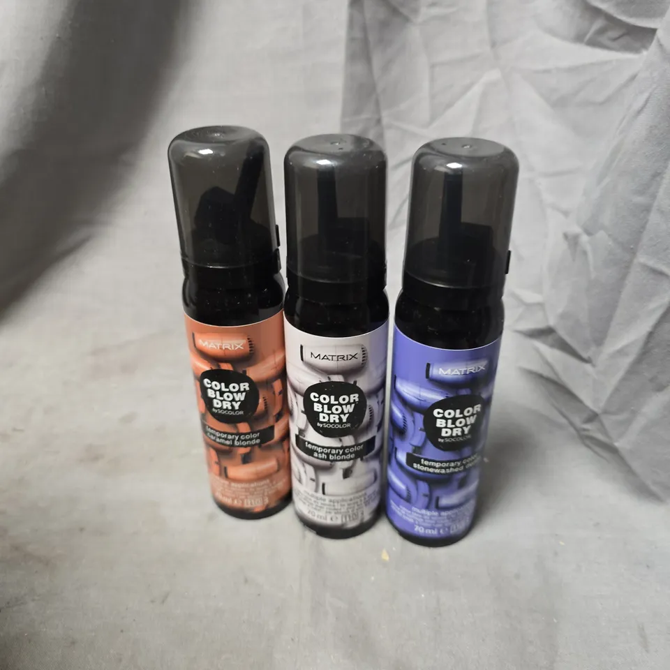 APPROXIMATELY 20 ASSORTED MATRIX BLOW DRY SPRAYS TO INCLUDE CARAMEL BLONDE, STONEWASHED DENIM, ASH BLONDE, ETC - COLLECTION ONLY