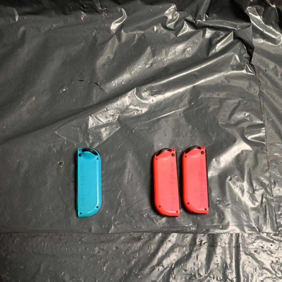 3X NINTENDO SWITCH JOYCONS