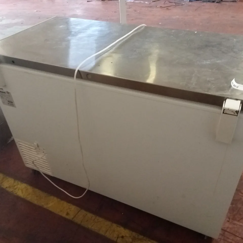 GRAM CF410S CHEST FREEZER WITH STEEL TOP