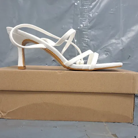 BOXED PAIR OF UNBRANDED OPEN TOE HEELED SANDALS IN WHITE SIZE EU 41