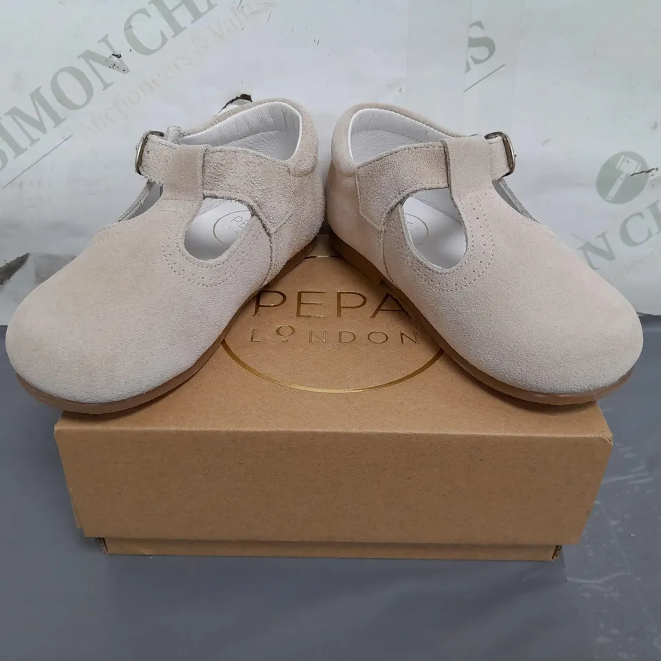 BOXED PAIR OF PEPA LONDON KIDS SHOES IN BEIGE EU SIZE 22