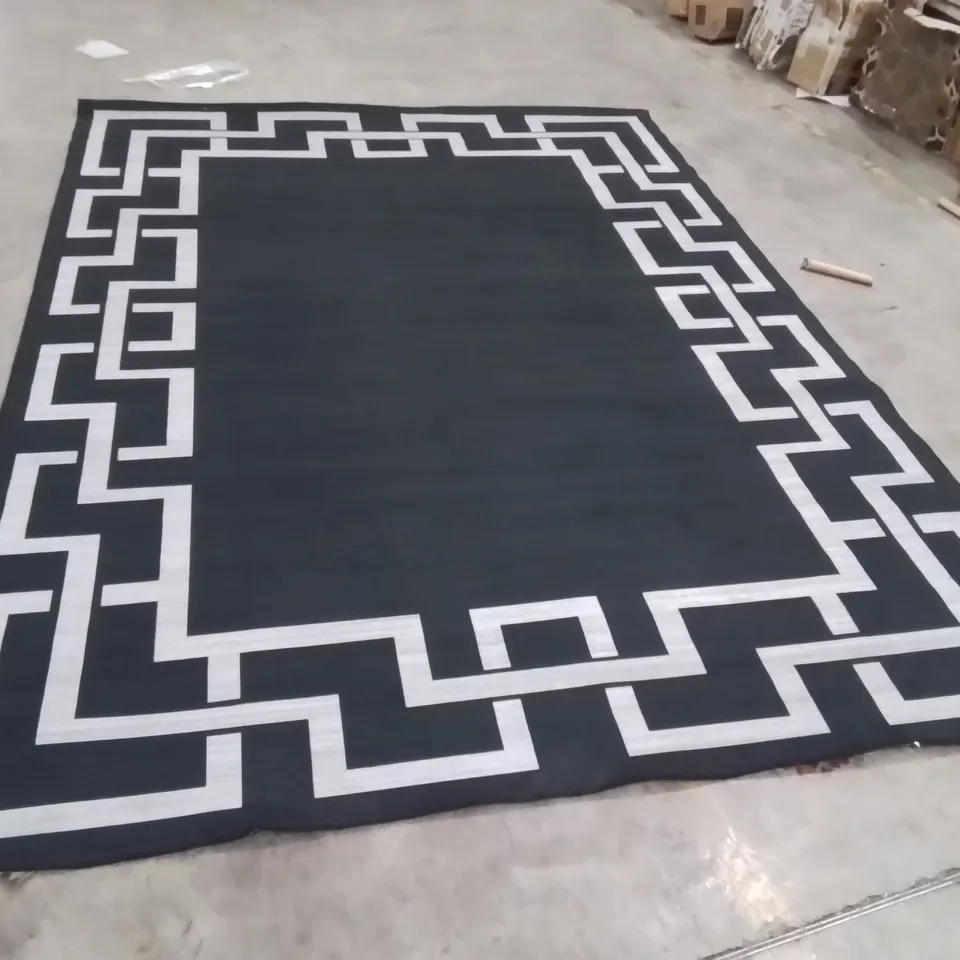 QUALITY DESIGNER AREA RUG - APPROXIMATELY 290X200CM