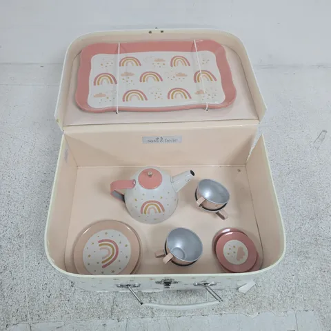SASS & BELLE RAINBOW TEA SET – PINK/CREME PLAY TEA SET IN PRESENTATION CASE (BOXED)