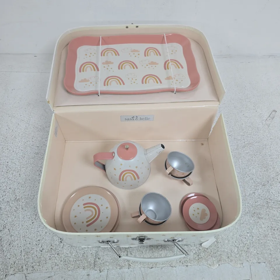 SASS & BELLE RAINBOW TEA SET – PINK/CREME PLAY TEA SET IN PRESENTATION CASE (BOXED)