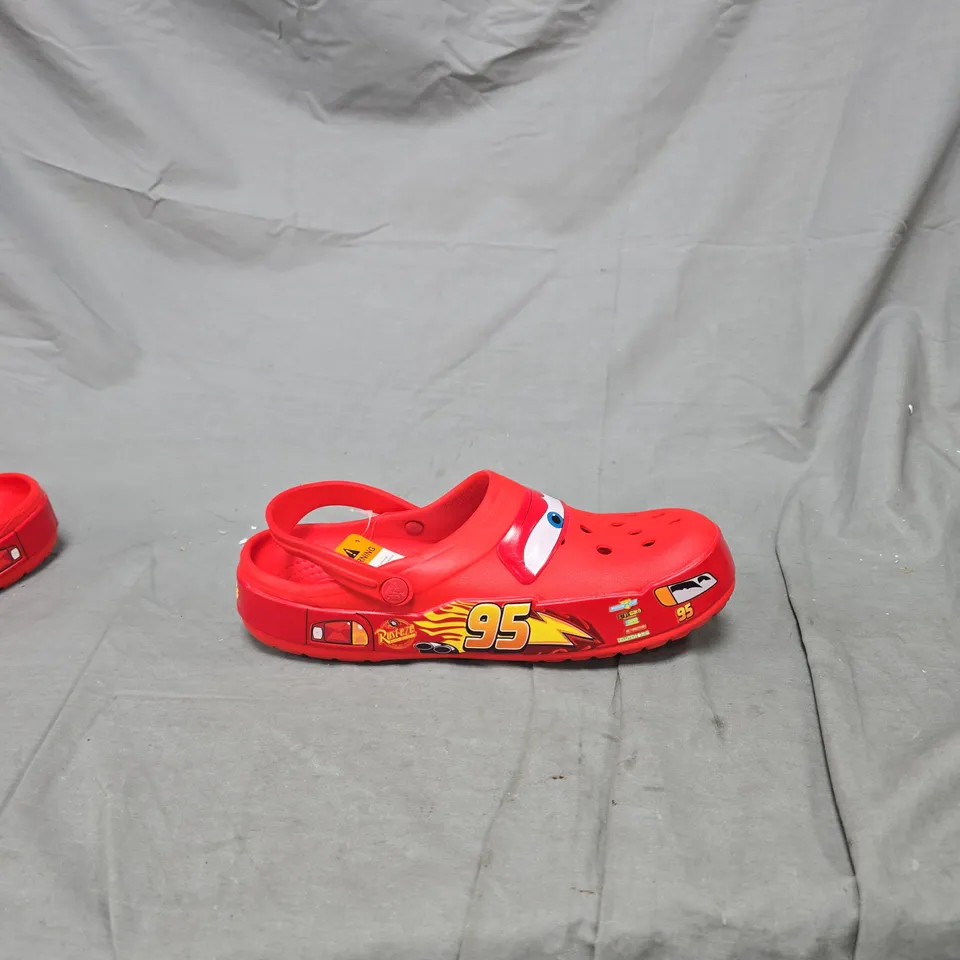 KIDS' RED LIGHTNING MCQUEEN CROCS-STYLE CLOGS – PAIR SIZE 10