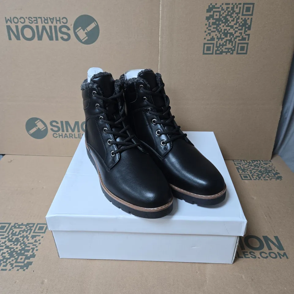 SHOES BY EMMA LIZZIE BLACK ANKLE BOOTS SIZE 39 BOXED