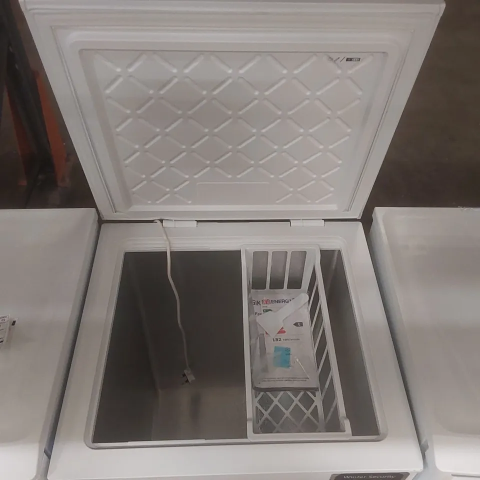 LOGIK L145CFW25 CHEST FREEZER - WHITE