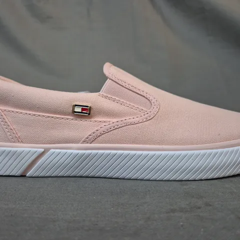 BOXED PAIR OF TOMMY HILFIGER VULC CANVAS SLIP-ON SNEAKERS IN PINK UK SIZE 5