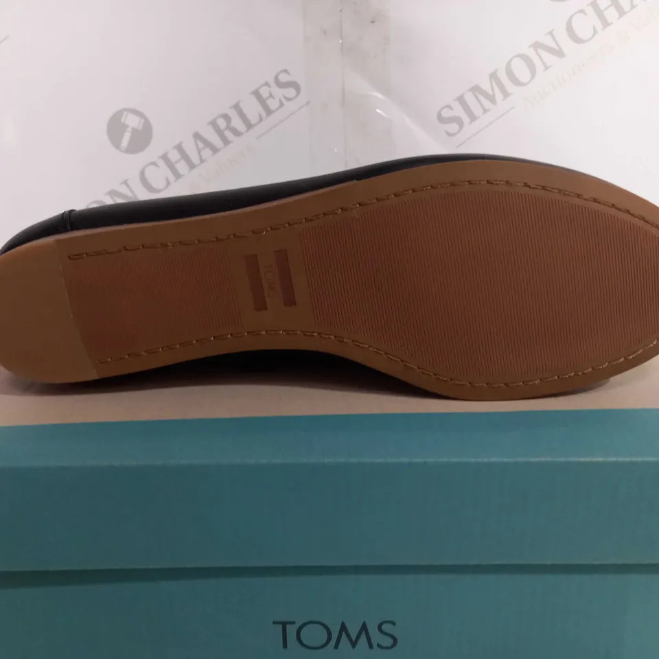 BOXED TOMS DARCY BLACK LEATHER WOMENS SHOE - UK6.5