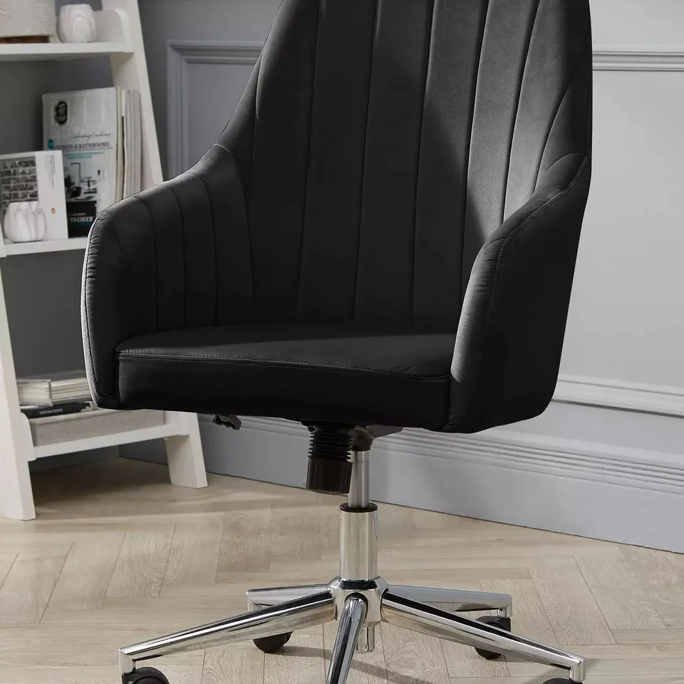 BOXED MOLBY OFFICE CHAIR - BLACK RRP £199.99