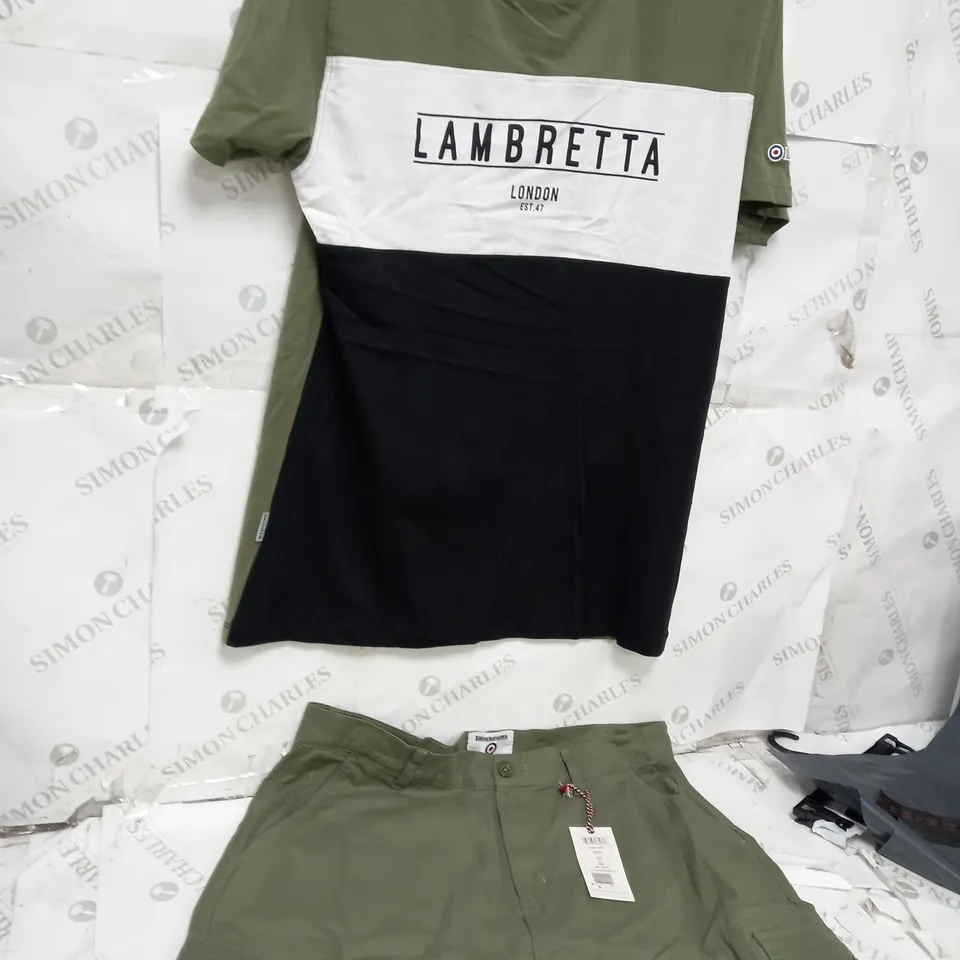 LAMBRETTA CARGO SHORTS & TSHIRT SET - SIZE LARGE