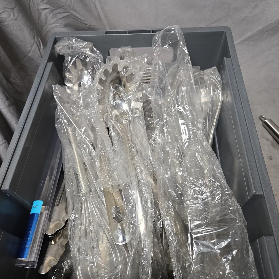 BOX OF ASSORTED CUTLERY INCLUDING SPATULA . LADEL SPOON AND WHISK 