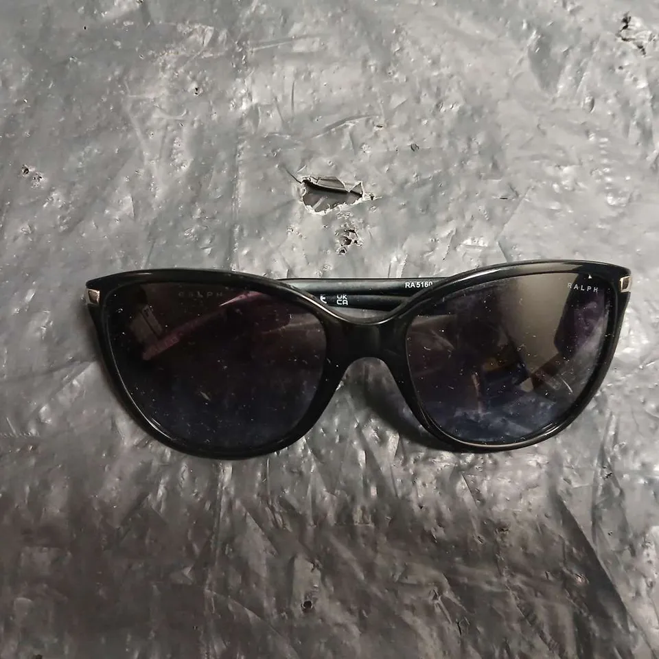 BOXED PAIR OF RALPH LAUREN SUNGLASSES 