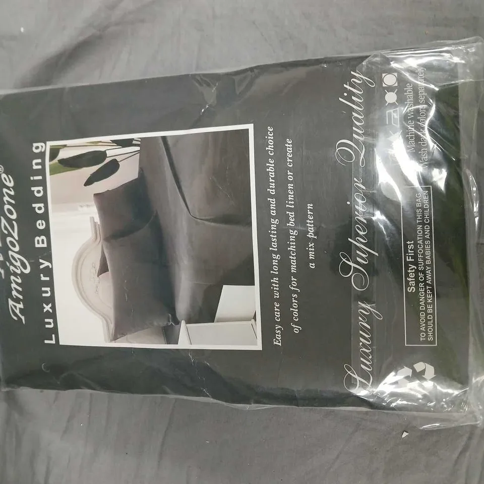 LUXURY BEDDING FITTED SHEET SET – SEALED IN PLASTIC