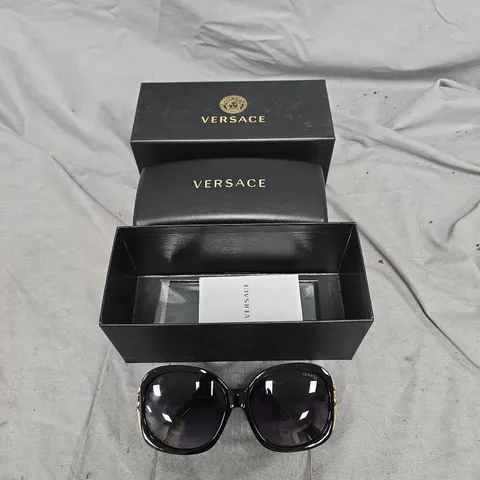 VERSACE SUNGLASSES - BLACK OVERSIZED SQUARE FRAME WITH PURPLE LENSES AND GOLD-TONE ACCENTS VERSACE SUNGLASSES OVE4416U